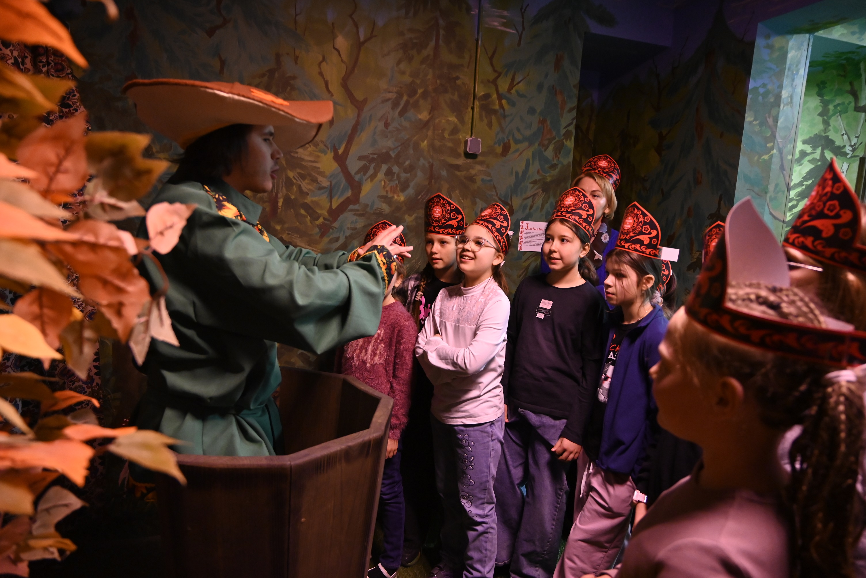 Расширенная интерактивная экскурсия и чаепитие в музее «За лесами, за горами» со скидкой 35%