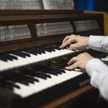 Концерт «Рок-хиты на органе при свечах» со скидкой 30%