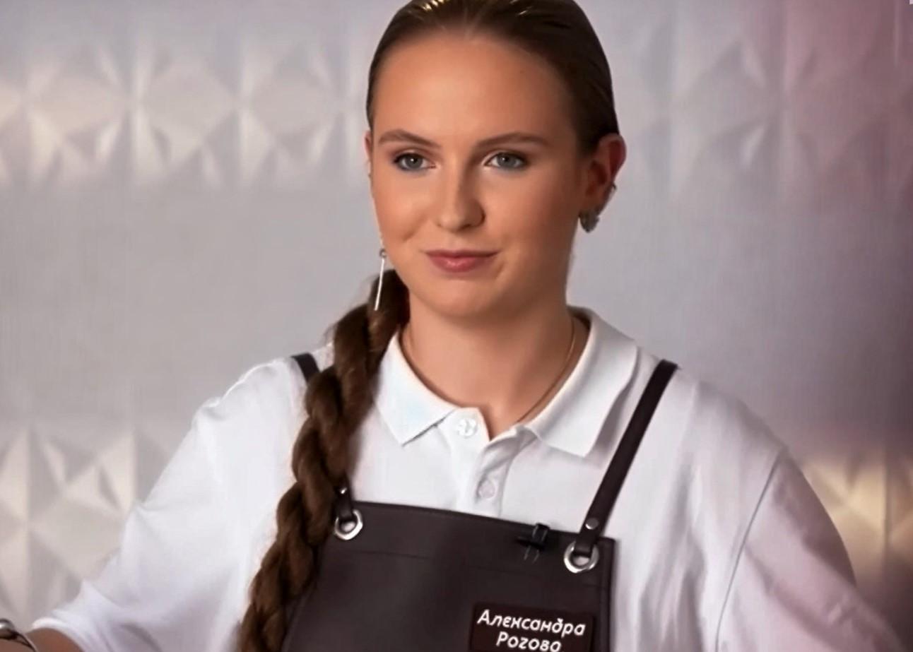 Петербурженка испекла 173 блина за час и установила мировой рекорд