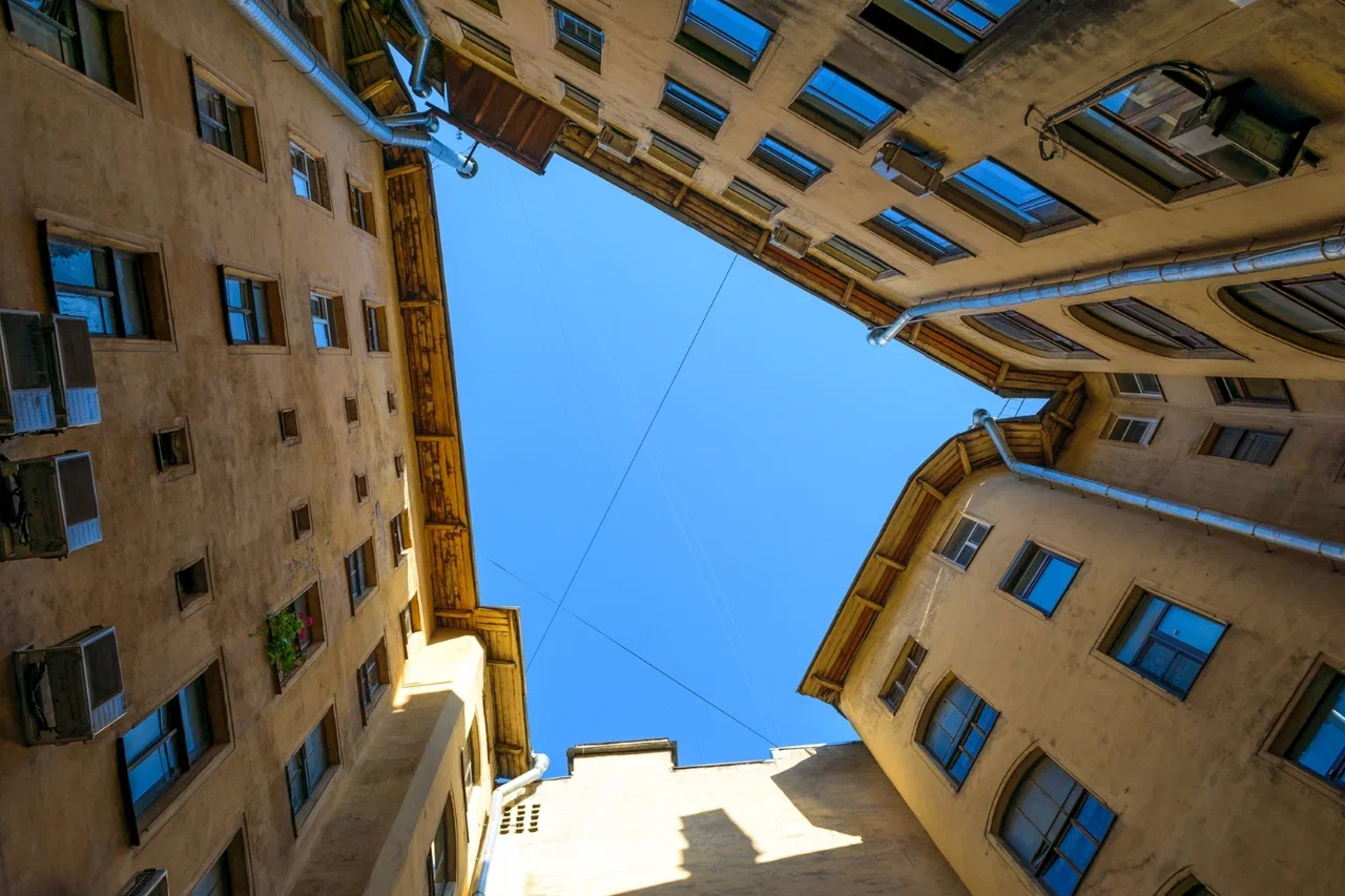 Аудиоэкскурсия по Петербургу «Архитектура, стрит-арт и кофе» Аудиоэкскурсия по Петербургу «Архитектура, стрит-арт и кофе»