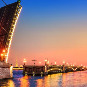 Дискотека под разводными мостами на двухпалубном теплоходе со скидкой до 60%