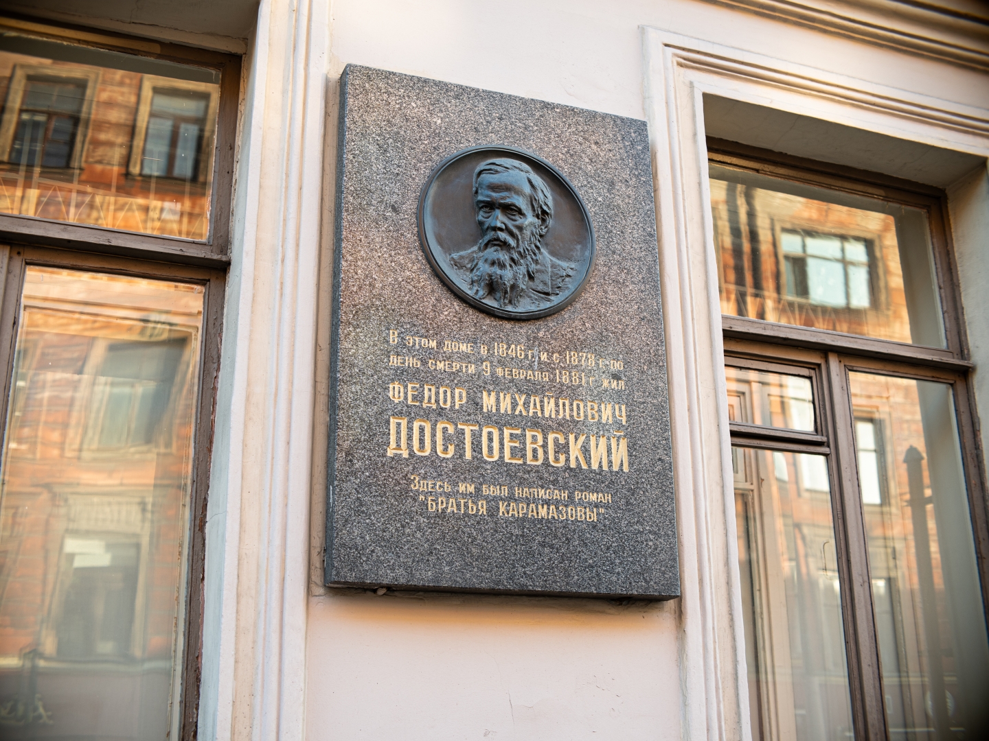 Пешеходная экскурсия по местам Достоевского со скидкой 50%