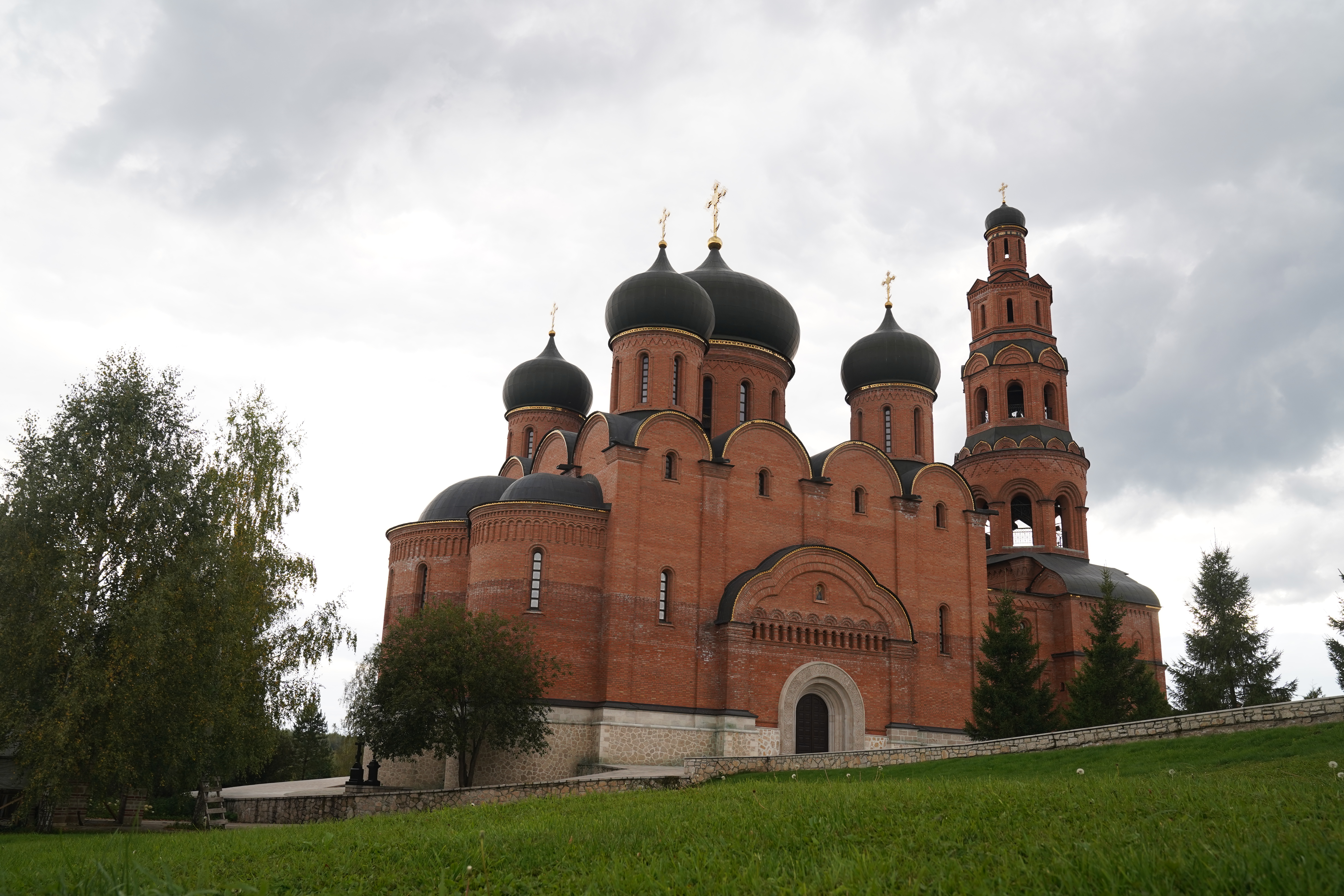 Индивидуальная экскурсия «К монастырю “Святые кустики”, парку “Красный ключ” и эко-садьбе Ивановых»