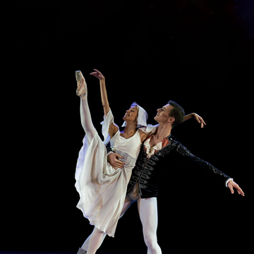 Премьера балета «В поисках Золушки» во дворце Белосельских-Белозерских Премьера балета «В поисках Золушки» во дворце Белосельских-Белозерских со скидкой 40%