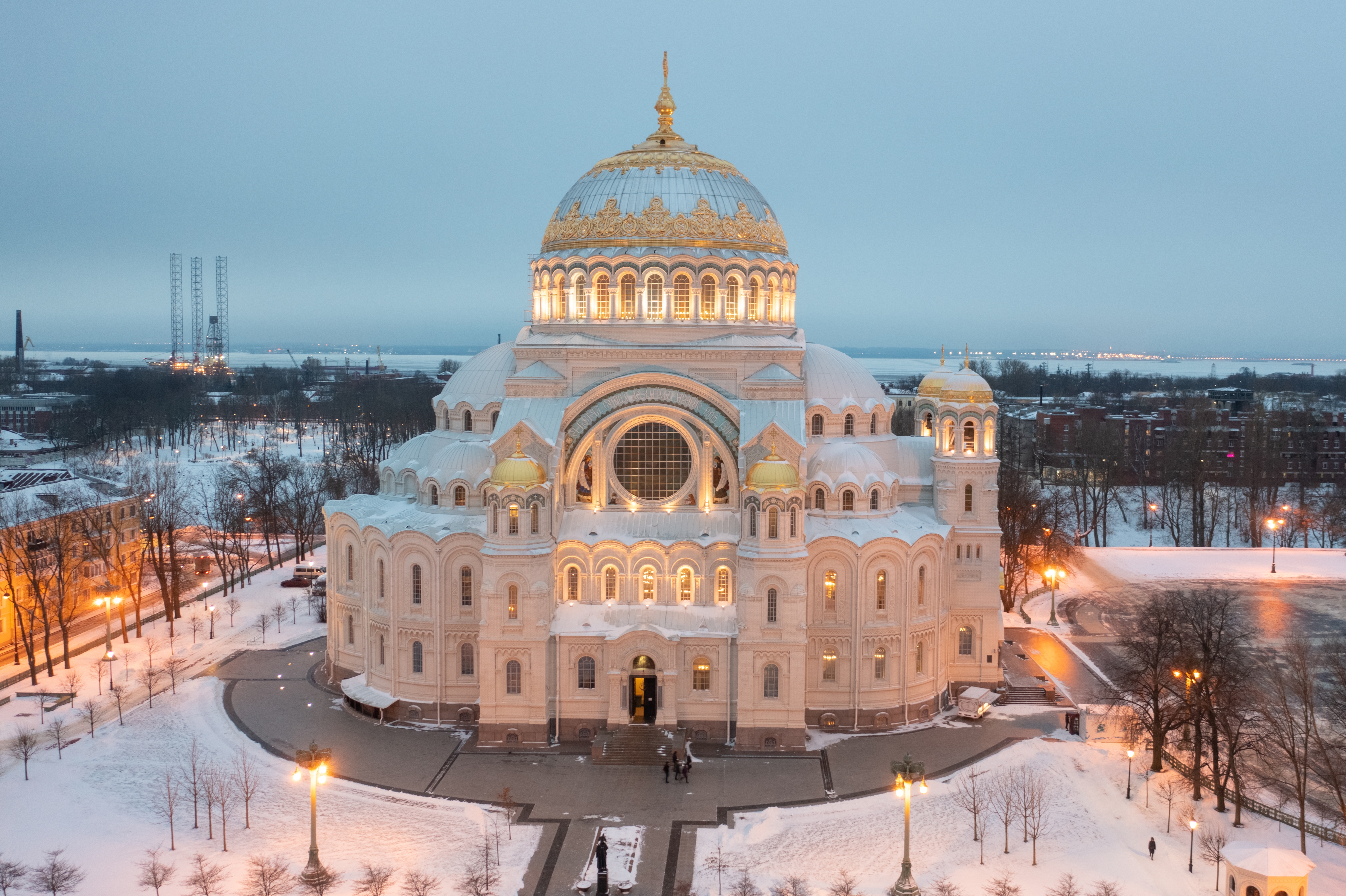 Новогодняя экскурсия в Кронштадт со скидкой 53%