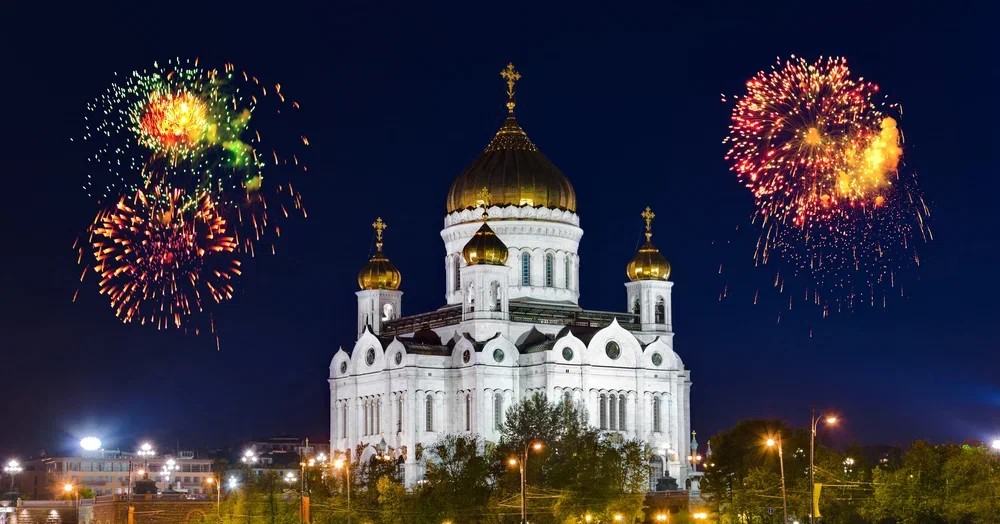 Прогулка на панорамном теплоходе «Москва Ривер» с просмотром салюта ко Дню города