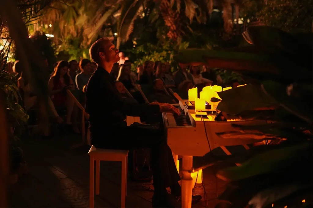 Концерт «Магия свечей. Новогодние саундтреки к мультфильмам» в особняке Половцова с экскурсией со скидкой 30%