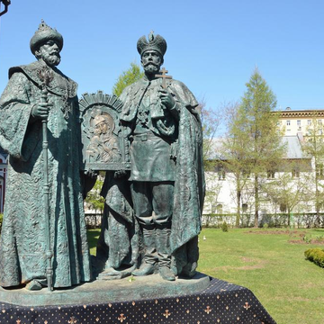 Автобусная экскурсия «Романовы. По страницам истории» Автобусная экскурсия «Романовы. По страницам истории»