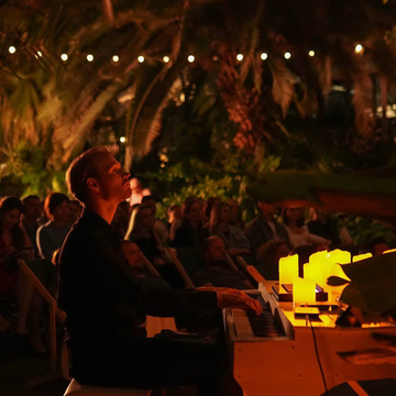 Концерт «Рояль при свечах: Новый Год в Хогвартсе» в Оранжерее Таврического сада Концерт «Рояль при свечах: Новый Год в Хогвартсе» в Оранжерее Таврического сада со скидкой 30%