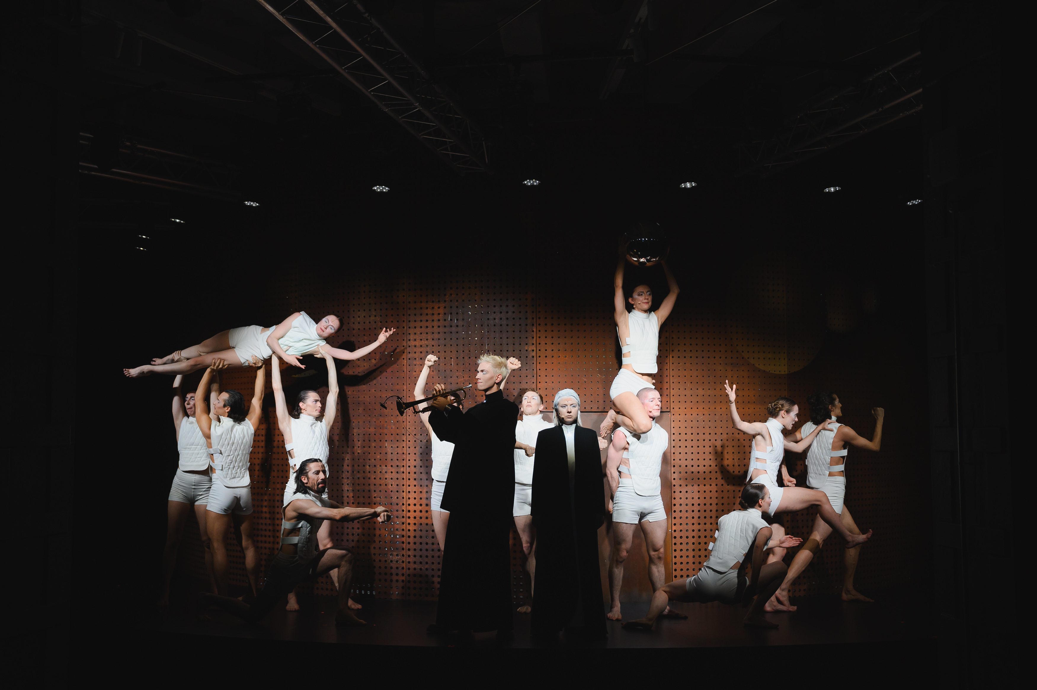 Танцевальный перформанс «Мистерия про это» musicAeterna Dance и Центра «Зотов» на Новой сцене Александринского театра