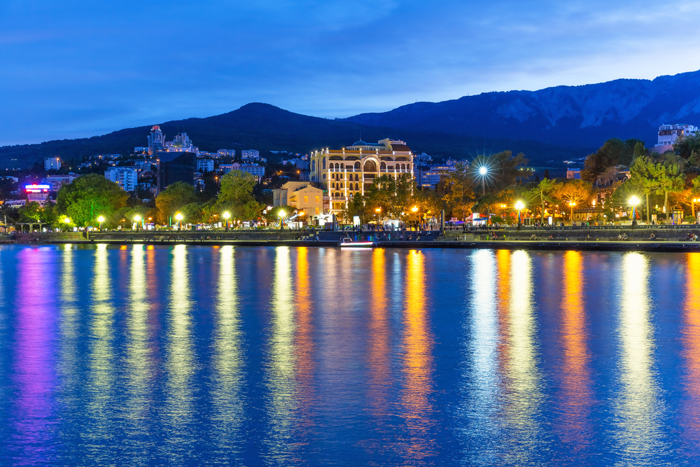 Автобусная экскурсия «Визитные карточки Южнобережья — Вечерняя Ялта» с морской прогулкой со скидкой 20%