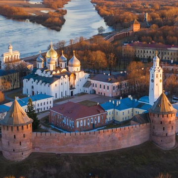 Пешеходная экскурсия «Истории Новгородского Кремля» Пешеходная экскурсия «Истории Новгородского Кремля» со скидкой до 22%