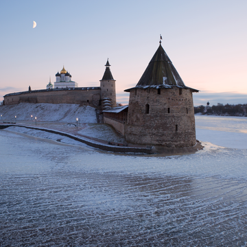 Однодневный тур «Древние крепости и храмы: Псков, Изборск, Печоры» со скидкой 38%