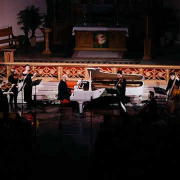 Концерт при свечах «Проект "Неоклассика". Эйнауди, Рихтер, Арнальдс, Йоханнссон» со скидкой 40%