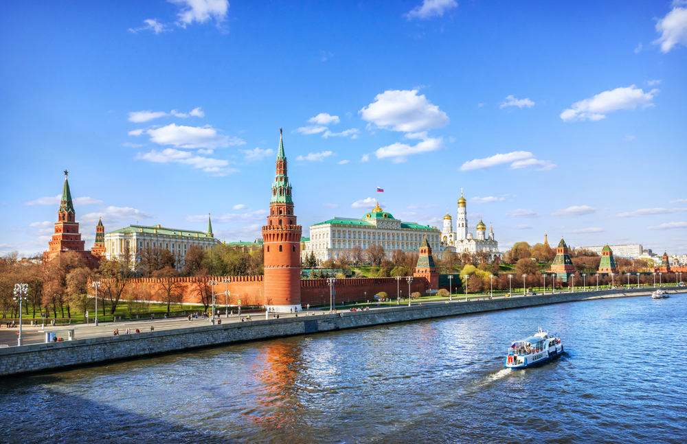 Ланч-круиз по Москве-реке с отправлением от парка «Зарядье» со скидкой 50%