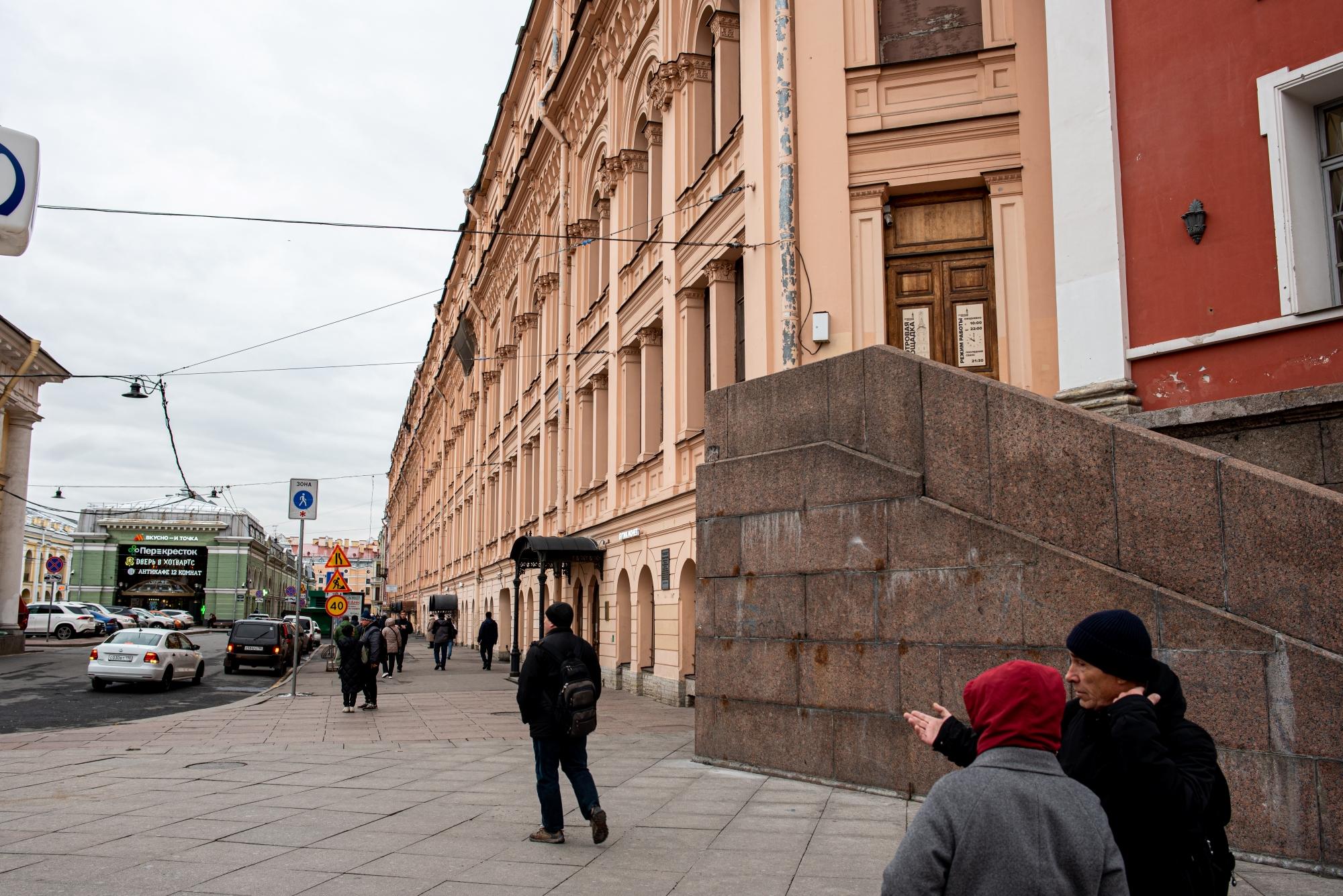 В Петербурге Думскую улицу сделают пешеходной
