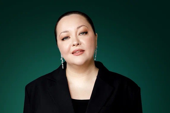 Стендап-концерт Карины Салиховой «Диалоги» со скидкой 20%