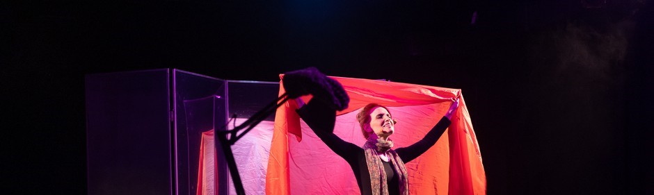 Моноспектакль «Осторожно, танго!» в особняке Брюллова со скидкой 45%