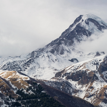 Автомобильная экскурсия по Казбеги — путешествие в горах по живописной дороге Арагвского ущелья со скидкой 30%