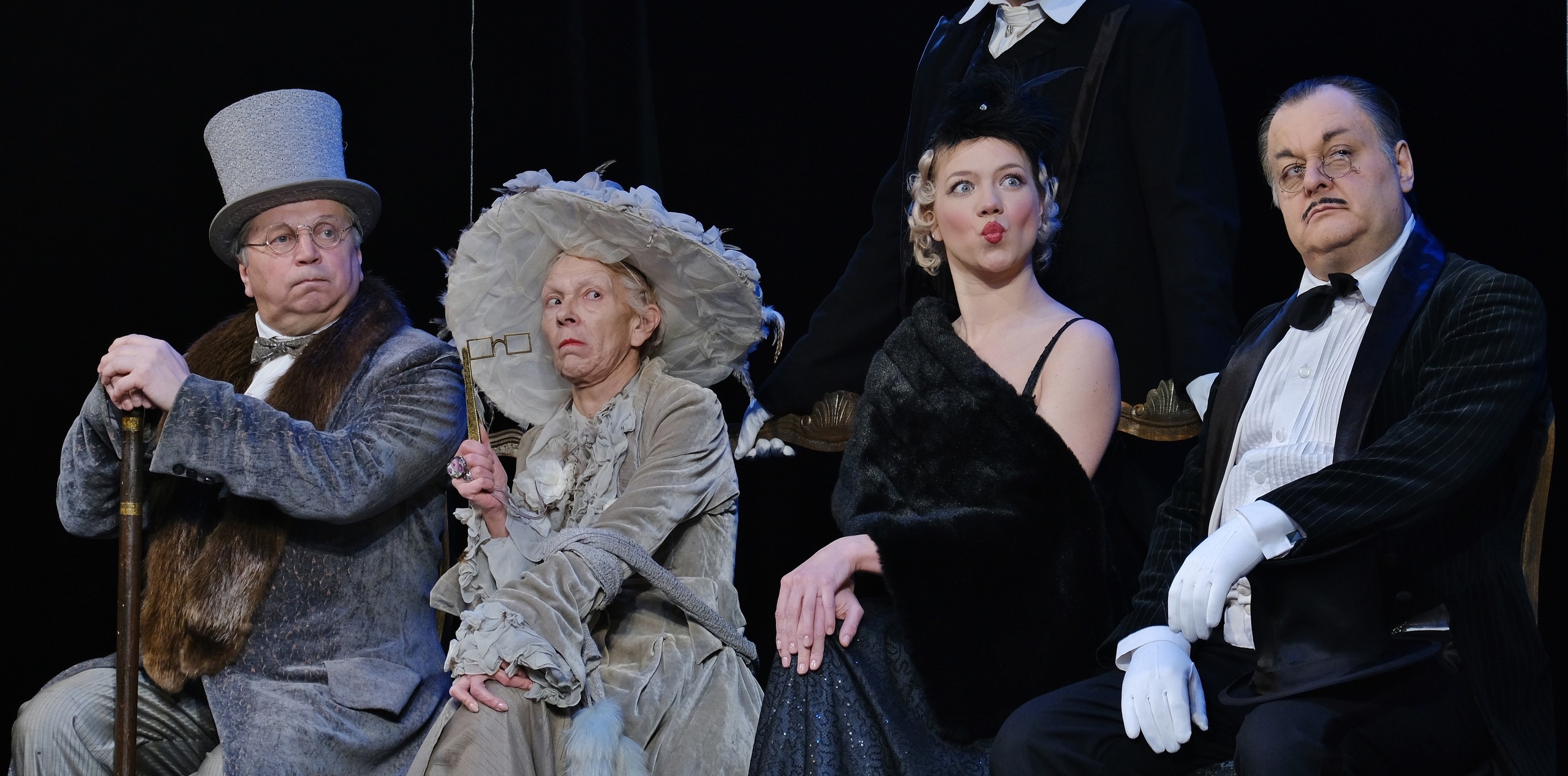 Спектакль «Голодранцы и аристократы» в Театре комедии им. Акимова